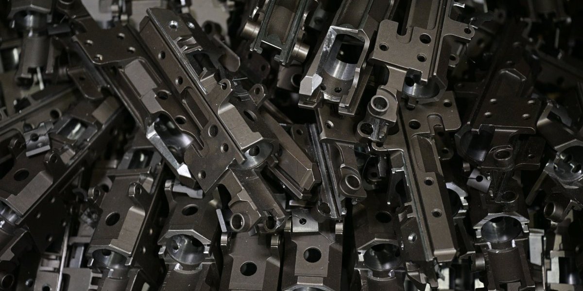 Ministar Gašić obišao fabrike Odbrambene industrije u Kragujevcu

