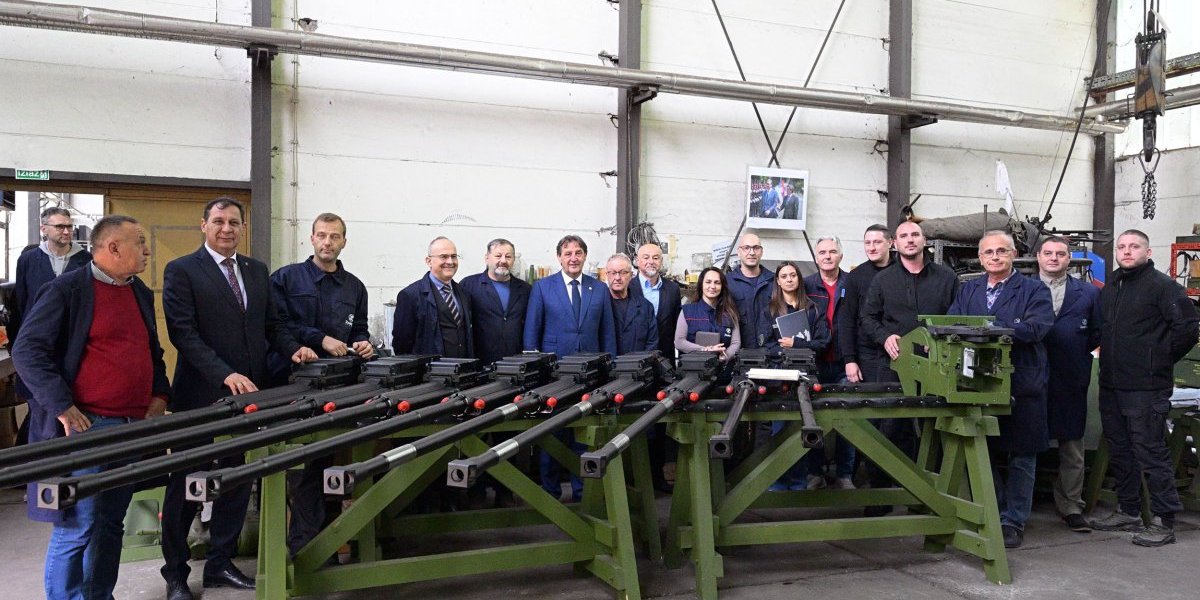 Ministar Gašić obišao fabrike Odbrambene industrije u Kragujevcu

