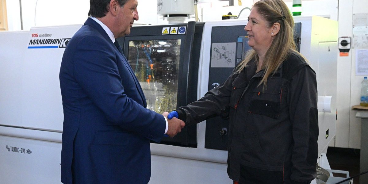Ministar Gašić obišao fabrike Odbrambene industrije u Kragujevcu

