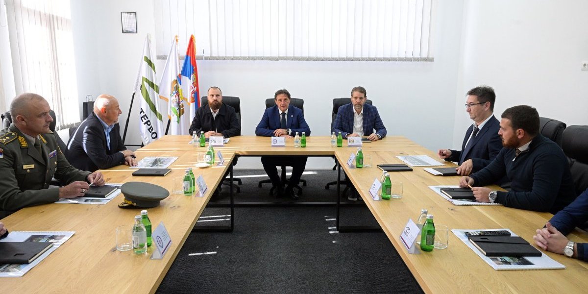 Ministar Gašić obišao fabrike Odbrambene industrije u Kragujevcu

