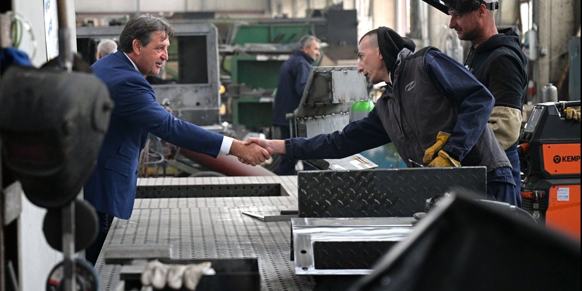 Ministar Gašić obišao fabrike Odbrambene industrije u Kragujevcu

