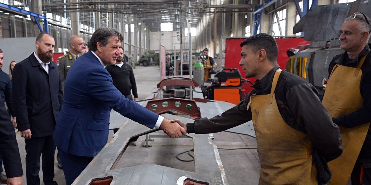 Ministar Gašić obišao fabrike Odbrambene industrije u Kragujevcu

