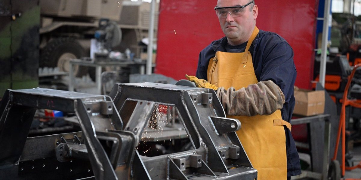 Ministar Gašić obišao fabrike Odbrambene industrije u Kragujevcu


