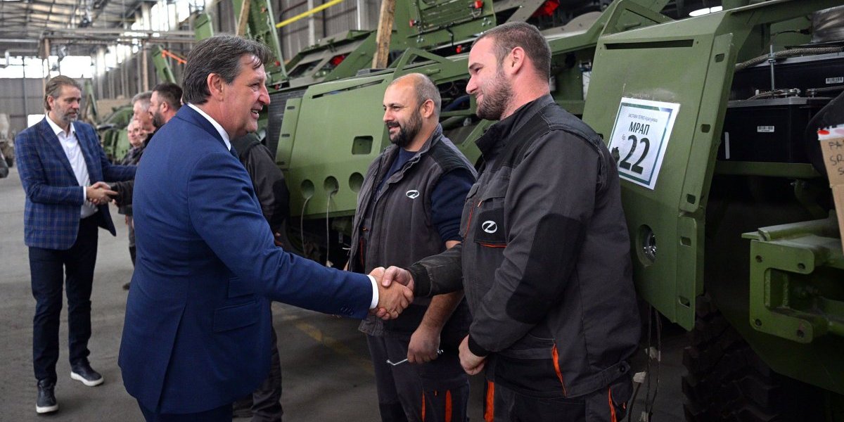 Ministar Gašić obišao fabrike Odbrambene industrije u Kragujevcu

