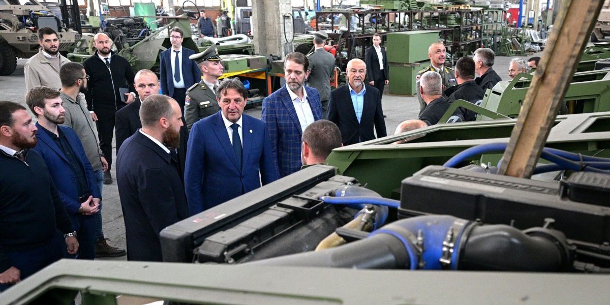 Ministar Gašić obišao fabrike Odbrambene industrije u Kragujevcu

