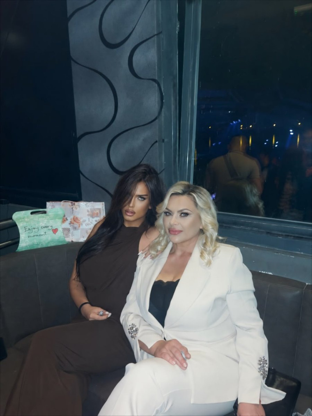 Ovo još niste videli! Marija Kulić u društvu trans devojke - Ko bin rekao da između nogu nema macu (FOTO)
