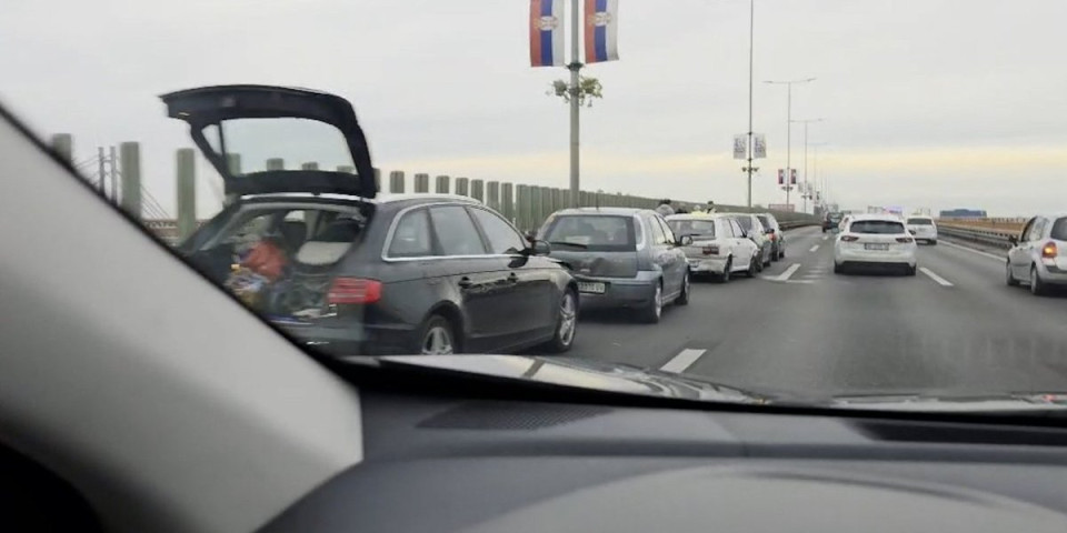 Lančani sudar na Gazeli! Totalni kolaps ka Novom Beogradu - "jugo" havarisan (VIDEO)