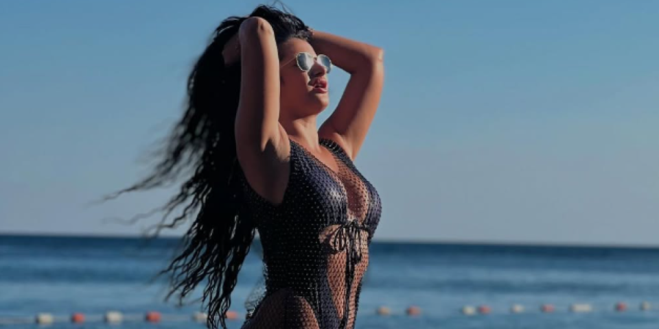 "Seljanka ne zna da peva, juče se ispilila": Pevačica žestoko udarila na koleginicu - Bukti estradni rat!