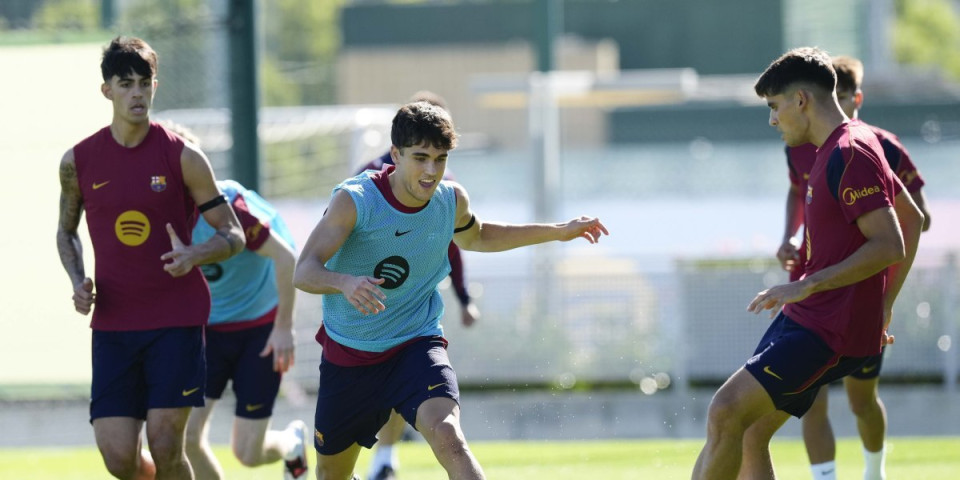 Haos uoči meča! Navijači Galatasaraja usred noći uznemiravali Barselonu vatrometom