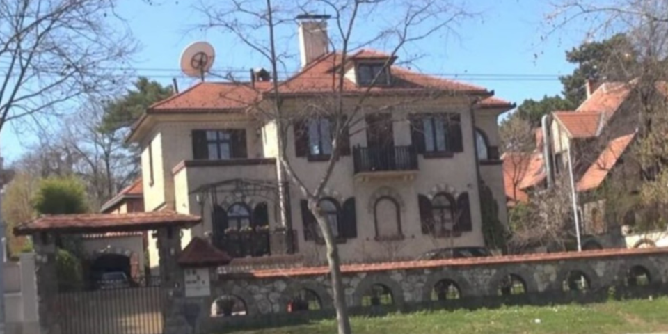 Kako je kupila kuću od 4 miliona? Vila na dva sprata puna antikviteta - Kažu da je najjača u Beogradu
