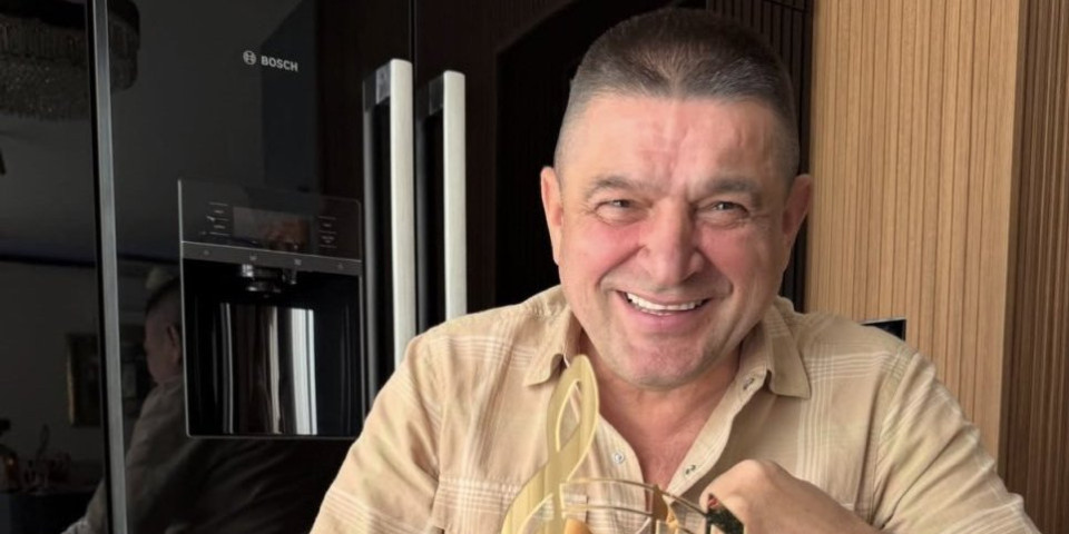 Baja Mali Knindža proslavio rođendan! Poruka na torti oduševila Srbe - Slavni pevač načeo novu deceniju (FOTO)