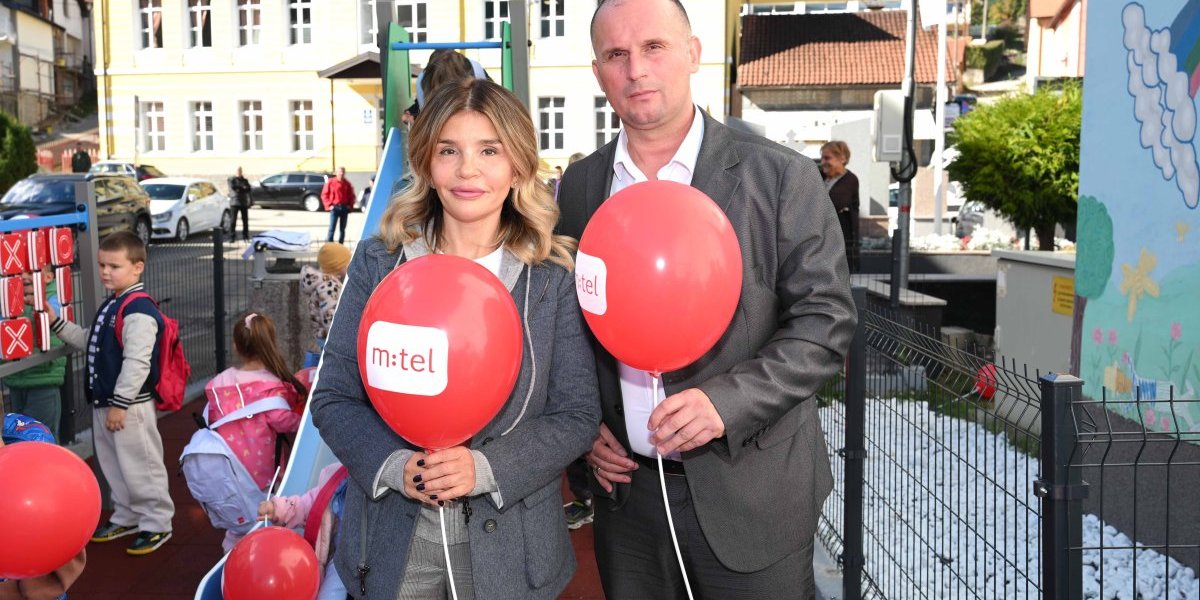 U Čajniču otvorena prva m:tel poslovnica i dečje igralište