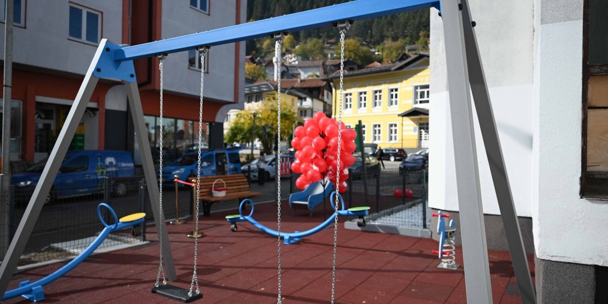 U Čajniču otvorena prva m:tel poslovnica i dečje igralište