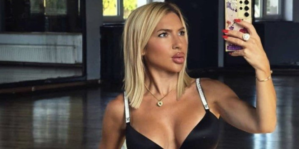 Kako je elastična i vrela! Jovana Jeremić pokazala umeće u šok pozi - Bujni silikoni se pošteno oznojili