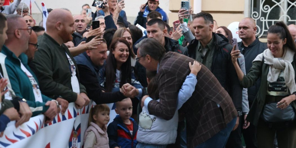 Vučić dao obećanje: Plate u Šapcu i Loznici 1.450 evra, više od 10 odsto na penzije ako BDP pređe 4,2!