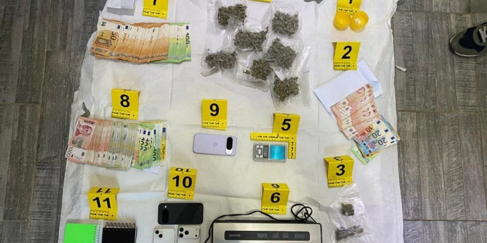 Droga, oružje, skupa kola i - važni rokovnici: Pogledajte šta je sve zaplenjeno od "vračaraca" na 70 lokacija (FOTO)