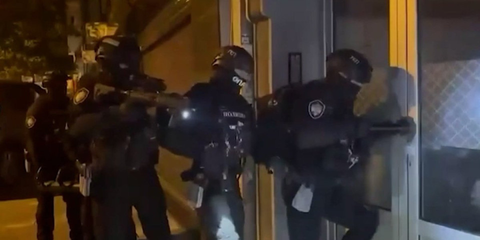Specijalne jedinice protutnjale kroz gradove Srbije: "Vračarci" pohapšeni u savršeno izvedenoj akciji policije (FOTO/VIDEO)