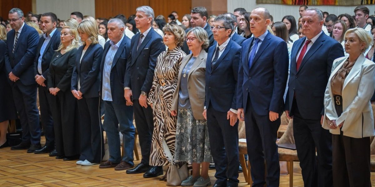 Uručeni ugovori o radu najboljim diplomcima medicinskih fakulteta, sestrama i tehničarima