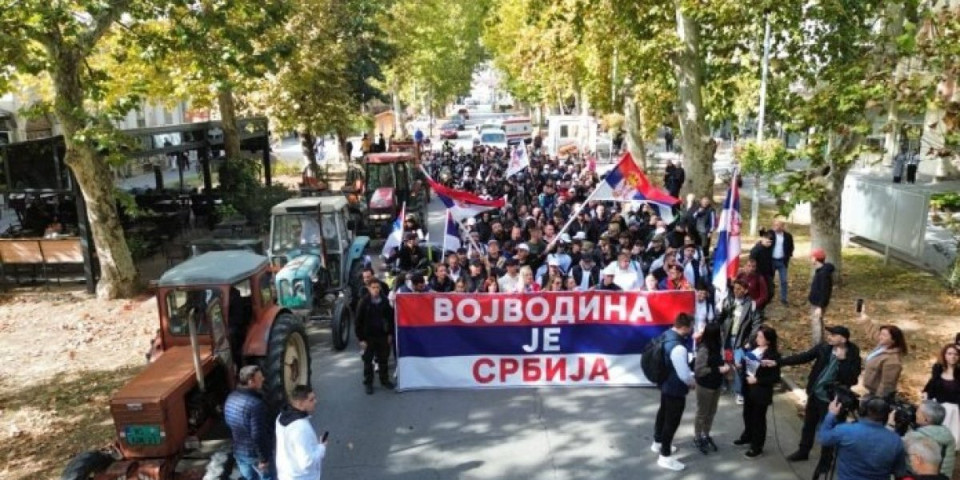 Mladost Srbije krenula peške ka Novom Sadu na veličanstveni skup SNS: Poslali jasnu poruku - "Vojvodina je Srbija" (FOTO/VIDEO)