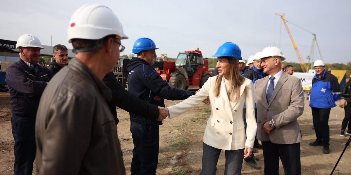 Dubravka Đedović Handanović prisustvovala početku transporta najnovijeg bagera sa montažnog placa u Kaleniću