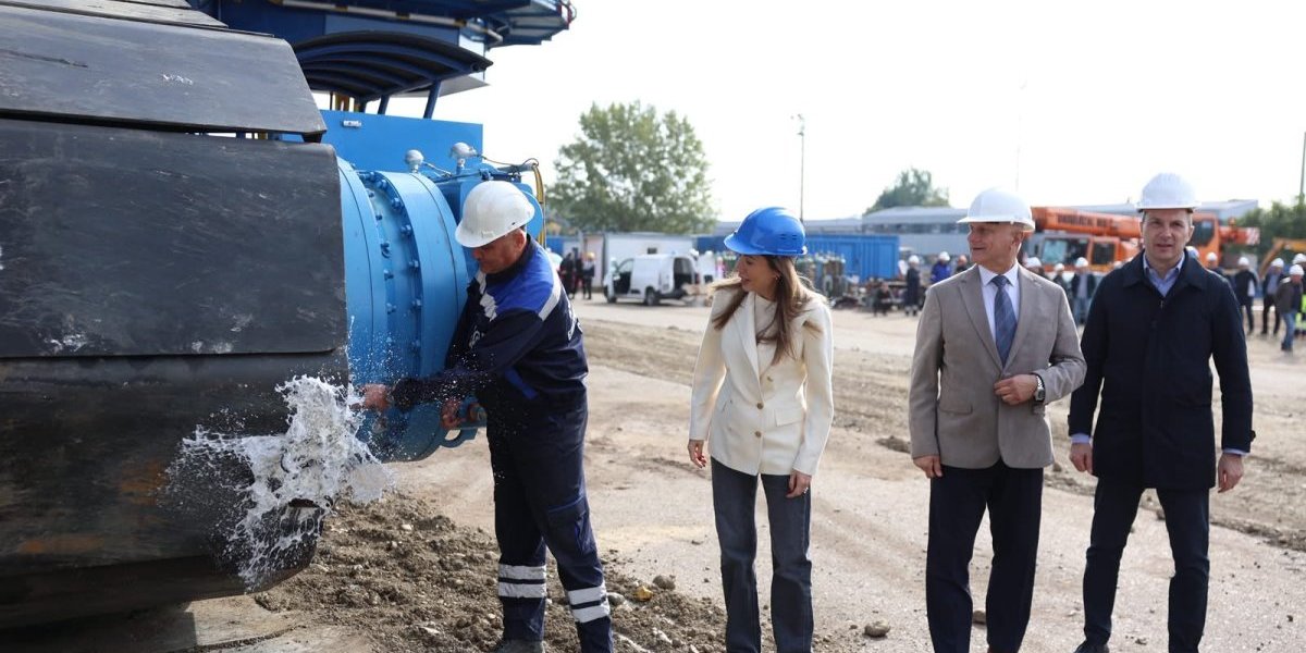  Dubravka Đedović Handanović prisustvovala početku transporta najnovijeg bagera sa montažnog placa u Kaleniću