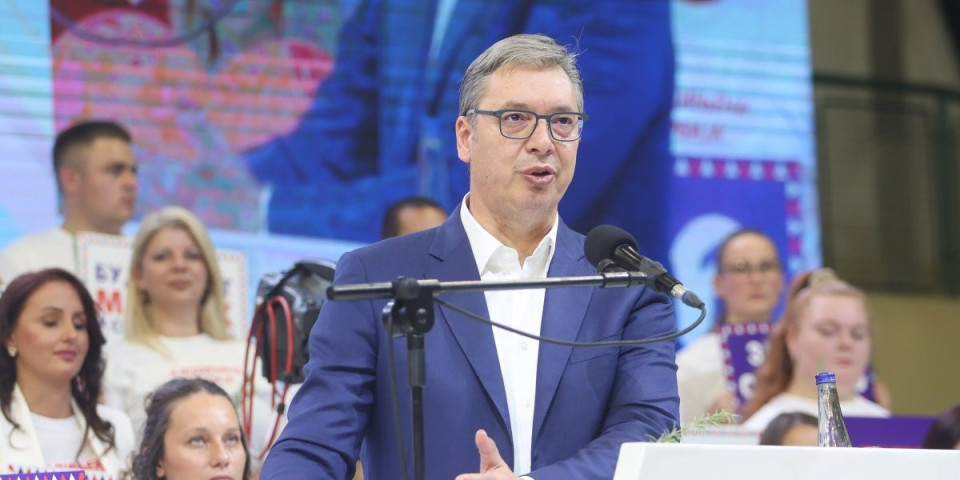 "Išao sam na sahrane, obilazio povređene, a oni im ni imena ne znaju!" Vučić progovorio o 16 žrtava novosadske tragedije