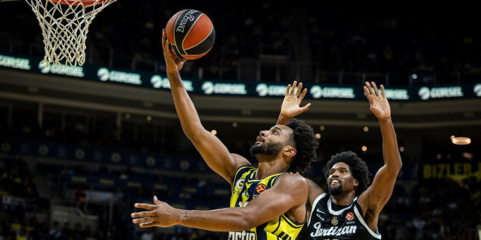 Kraj: Fenerbahče razbio Partizan u drugom poluvremenu, crno-beli izgubili 3. u nizu!