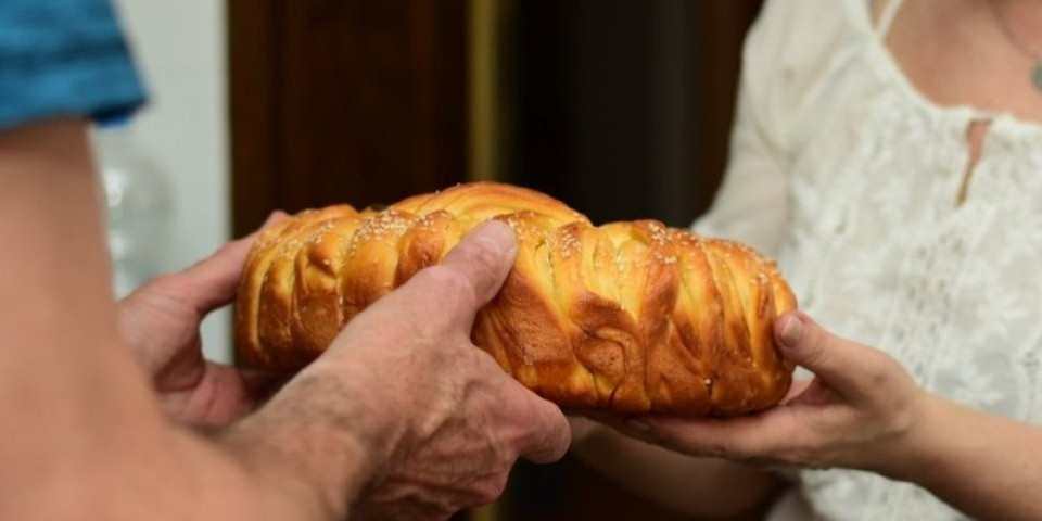 Gde se seče slavski kolač? Ovo mnogi vernici ne znaju, a veoma je važno