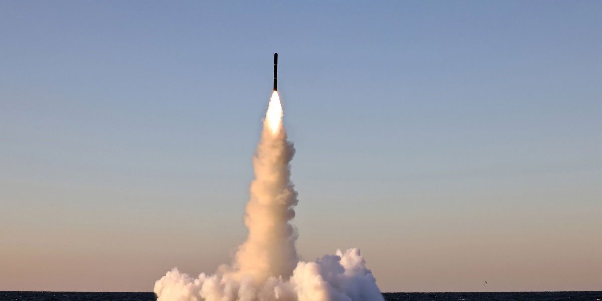 Severna Koreja Podvodno lansiranje rakete