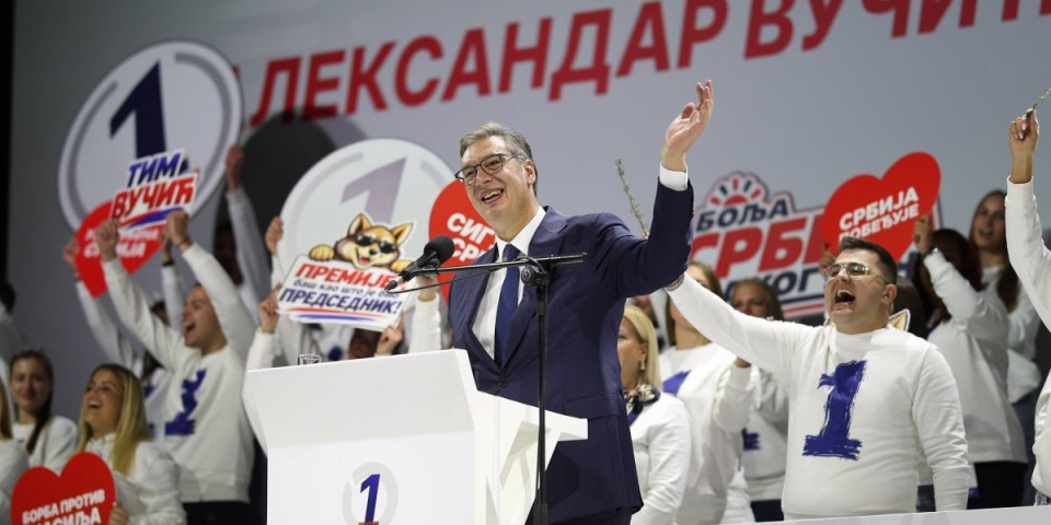 Veličanstvene slike iz Novog Sada! Mesarović i Pavkov: 25. oktobra pobeđuje lista "Aleksandar Vučić - Ujedinjena Srbija" (FOTO)