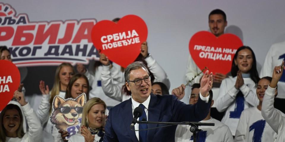 "Hoćete li srpsku ili tuđu politiku?" Gromoglasan odjek Vučićevih reči u Novom Sadu:  Više od 110.000 ljudi dalo jedinstven odgovor (FOTO)