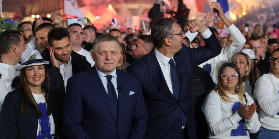 Pukla još jedna masna laž blokadera: I tajkunski Danas morao da prizna - Fico otišao iz Brisela da podrži Vučića u Novom Sadu! (FOTO)