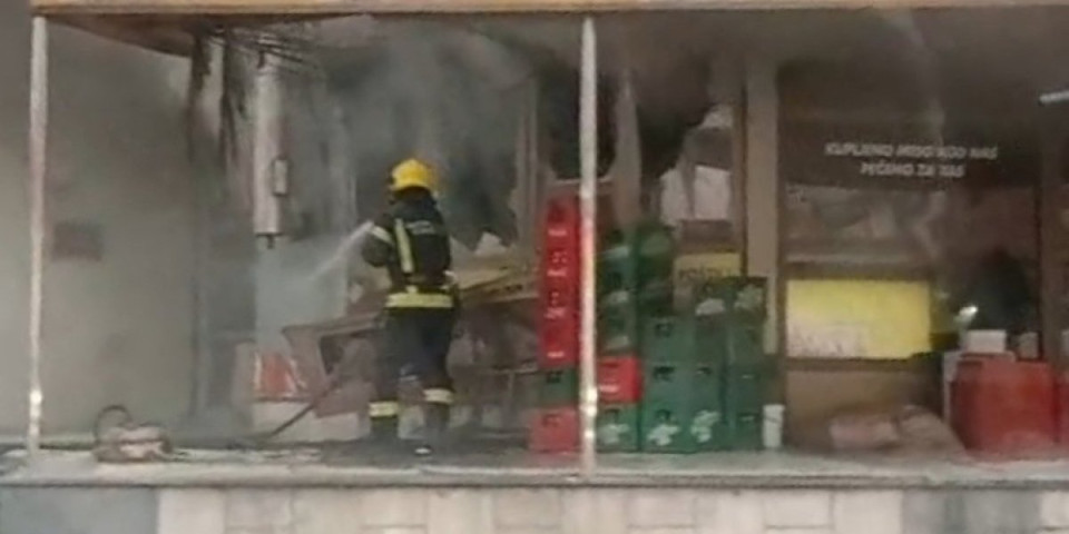 U Užicu izgorela pečenjara i mesara: Vatra buknula iznenada tokom jutra (FOTO)