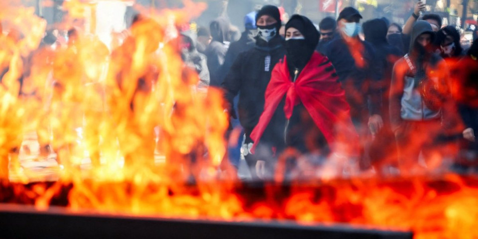 Haos u Tirani! Policija upotrebila gumene metke, krvavi obračun na ulicama (FOTO/VIDEO)