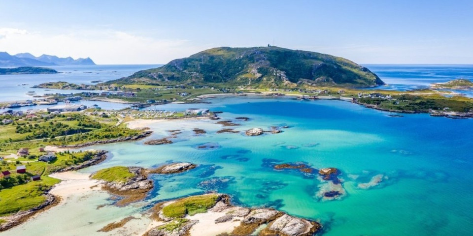 Ovde sunce ne zalazi 69 dana: Plaže kao sa Kariba, tirkizno more i ostrvo na kojem ljudi žele da žive bez sata (FOTO)