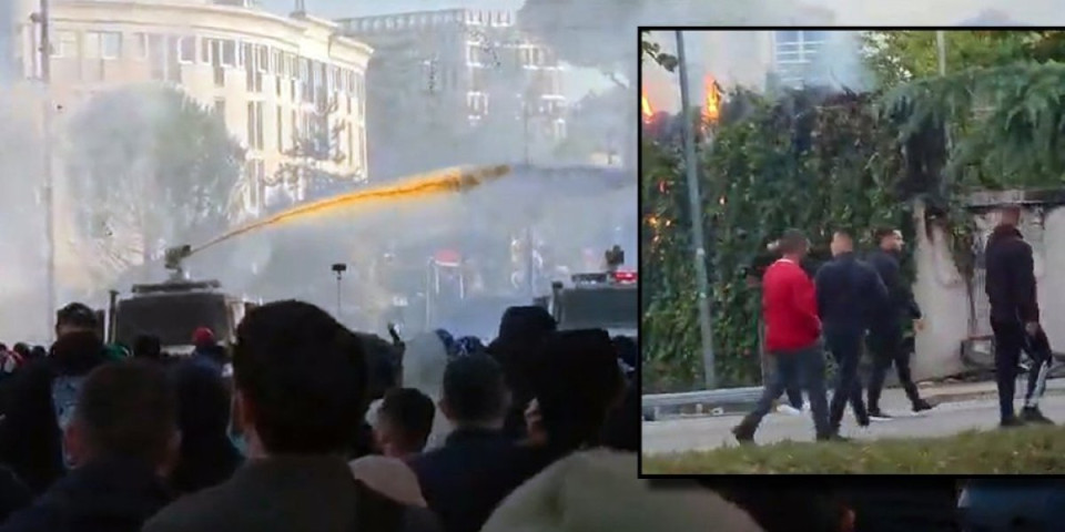 (VIDEO) Albanci napali zgradu ruske ambasade! Pogledajte divljanje u Tirani: Čeka se reakcija Moskve!