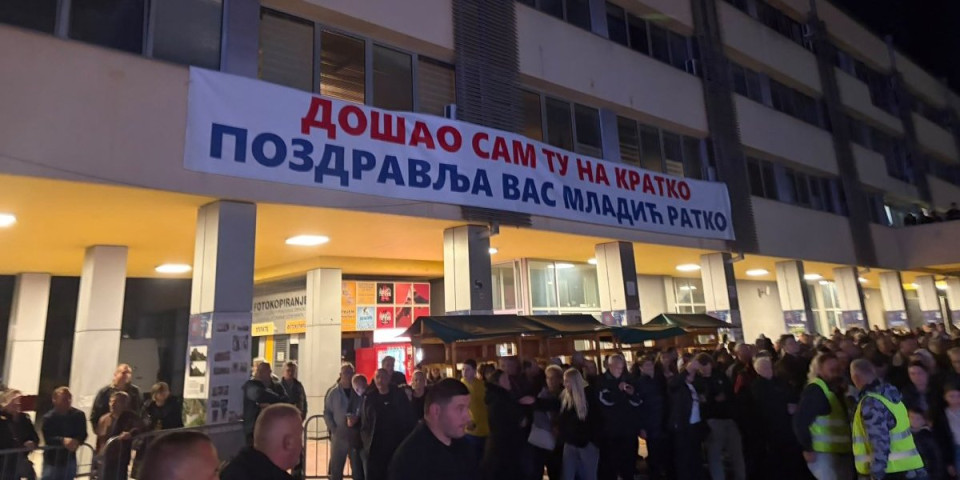Vučićeve pristalice nadjačale blokadere: Pogledajte spektakularnu sliku iz Kraljeva (VIDEO)