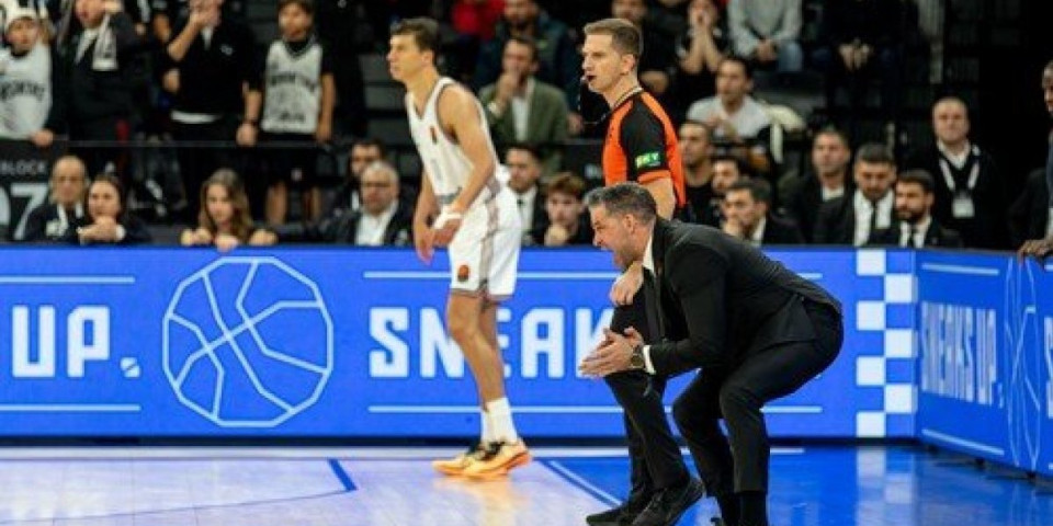 Dušan Alimpijević besneo na sudije: Jedva su ga zaustavili (VIDEO)