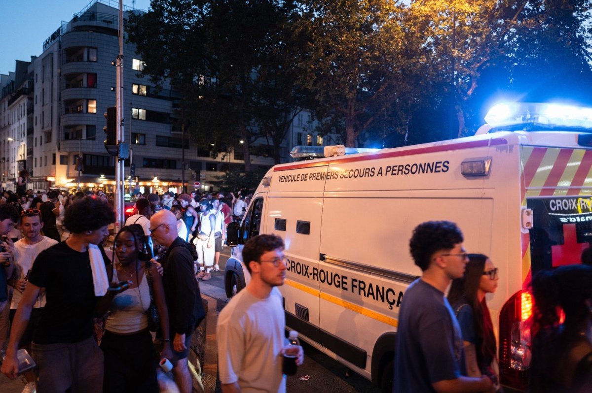Muškarac preminuo tokom nereda u Parizu: Nasilni protesti širom Francuske