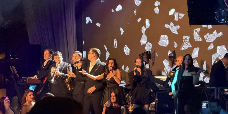 Zagrevanje pred solistički koncert: Chegi bend napravio ludnicu u Beogradu uoči spektakla, publika u transu (FOTO + VIDEO)