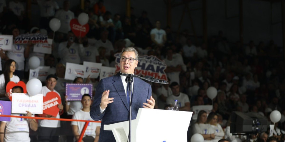 "Tražio je da se sruši spomenik maloj Milici Rakić!" Vučić iz Čačka do koske ogolio blokadere: Pogledajte ko ih podržava (FOTO)