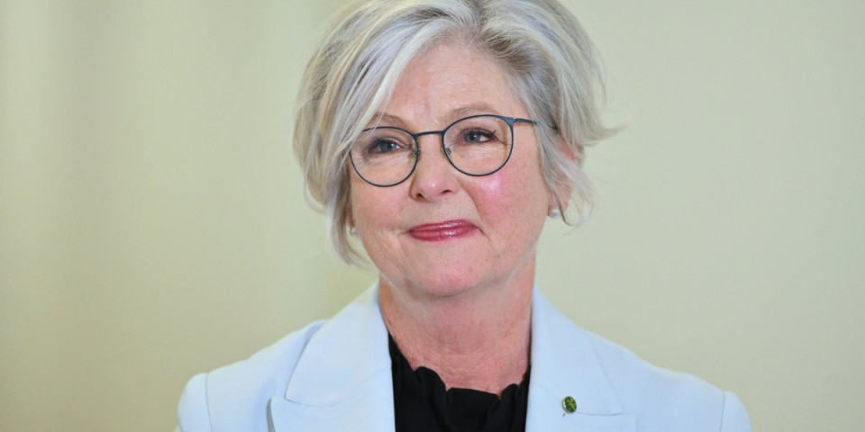 Helen Hejns u kritičnom stanju: Muškarac se namerno automobilom zakucao u australijsku poslanicu