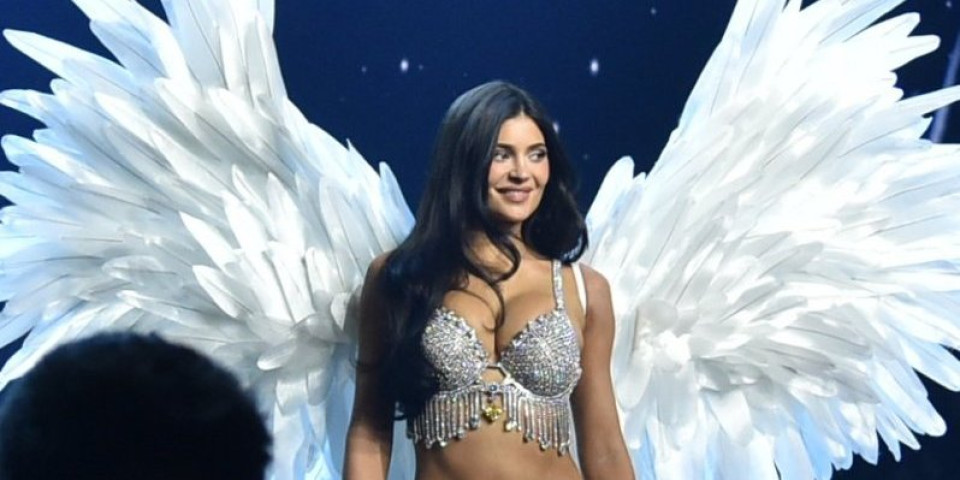 Isplivao honorar Kajli Džener: Zaradila paprenu sumu na reviji Victoria's Secret - Manekenke besne