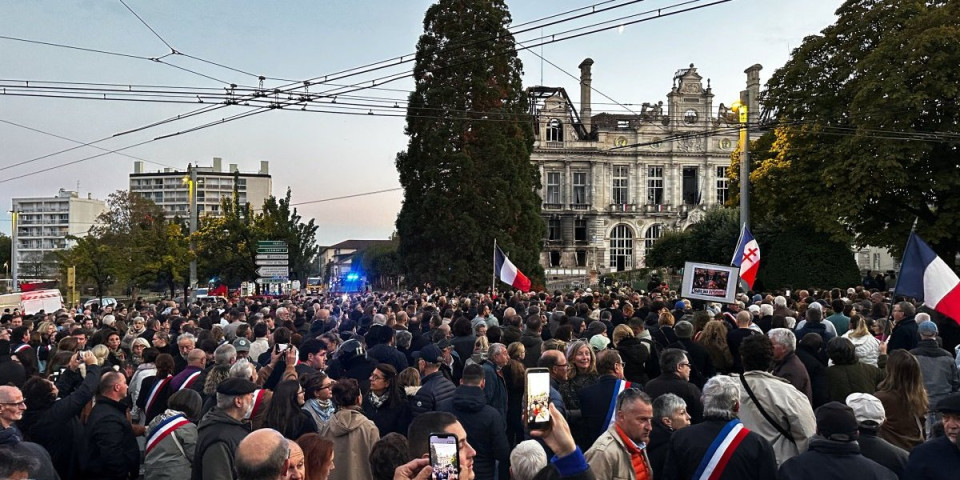 On je spalio istorijsko zdanje u Francuskoj?! Već je bio na ozloglašenoj listi, specijalci ga momentalno opkolili i uhapsili (FOTO/VIDEO)