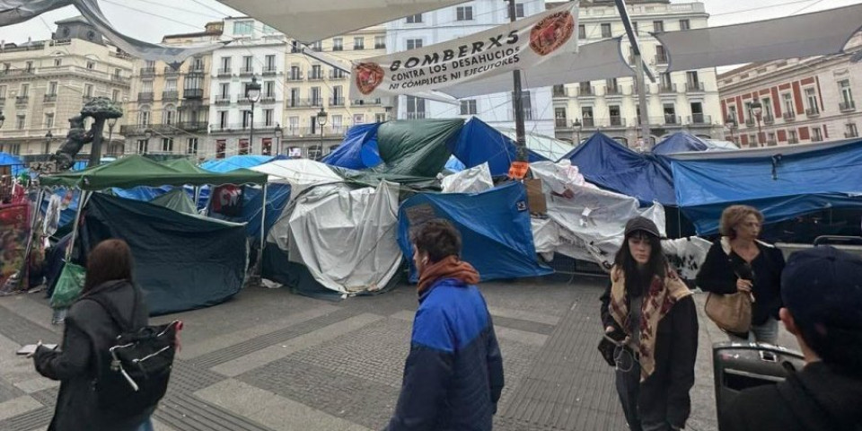 Šatori u centru Madrida, vlasti optužile levicu za haos! (FOTO/VIDEO)