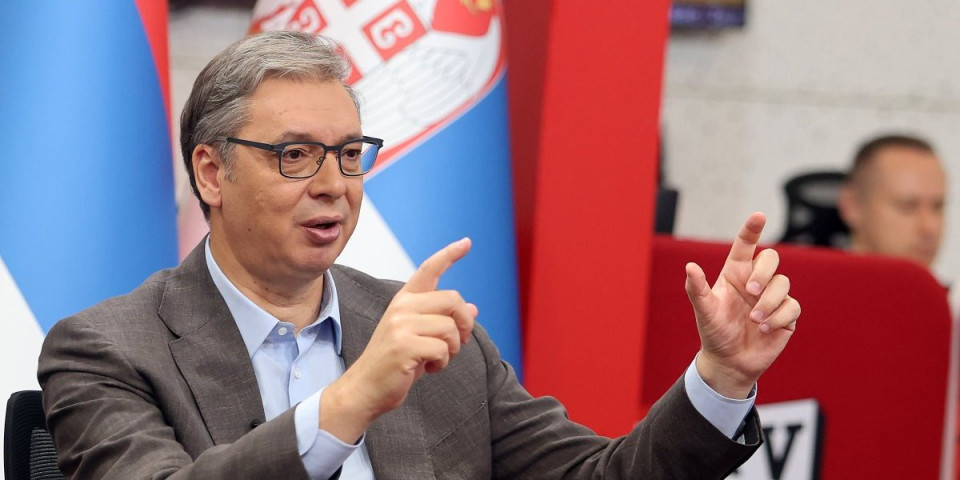 "Jole i Vukan bi bolje napisali tih 11 tačaka!" Vučić razmontirao "program" opozicije (FOTO)