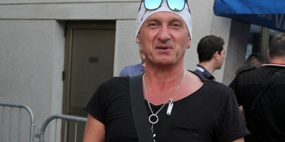 Porodica Mikija Mećave intrigira: U 7. deceniji dobio dete, a stariji naslednici su već odrasli ljudi