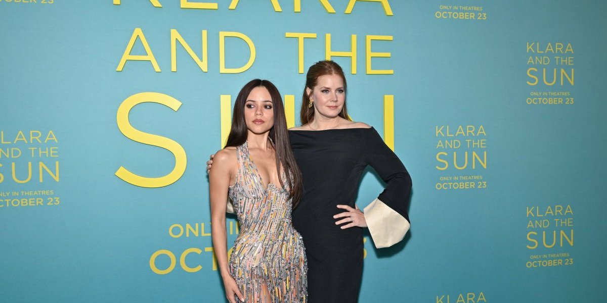Džena Ortega i Ejmi Adams