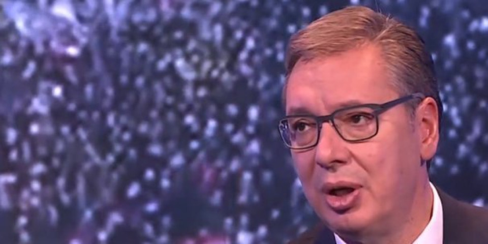 Mučki napad tajkunskih medija na Vučića usred izborne tišine! Tuku ga dok su mu vezane ruke (VIDEO)