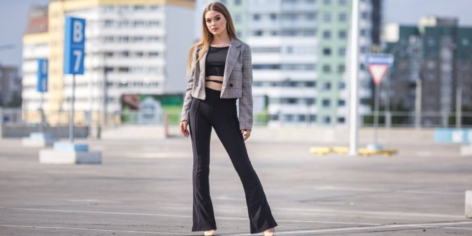 Nosile su se pre 20 godina, a sada su ponovo hit: Ove pantalone osvajaju jesenju modu (FOTO)